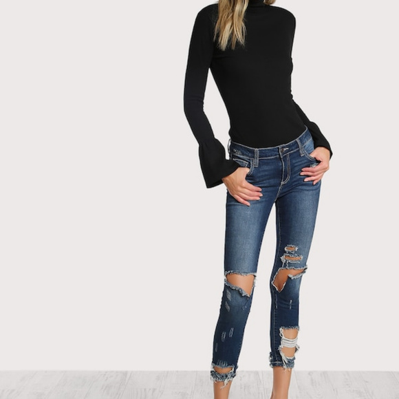 🌸SHEIN Black Bell Sleeves Cuff Knit Top - Picture 2 of 4